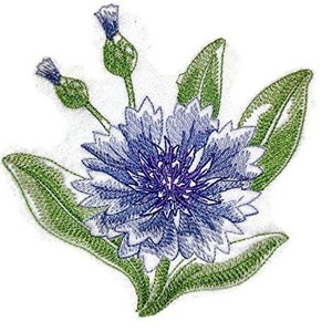 Pode incluir: Uma flor de açafrão azul com folhas e botões verdes. A flor é bordada com fio azul e roxo.