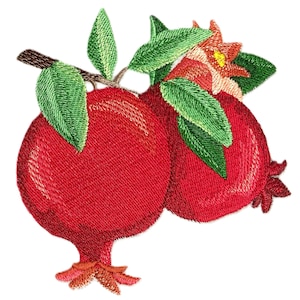 Puede incluir: Dos granadas rojas con hojas verdes y una sola flor roja en una rama. Las granadas están bordadas con un diseño texturizado.