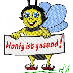 Könnte beinhalten: Eine Cartoon-Biene mit schwarzen Augen und einem gelben Körper hält ein weißes Schild, auf dem in roten Buchstaben "Honig ist gesund!" steht. Die Biene hat blaue Flügel und steht auf grünem Gras.