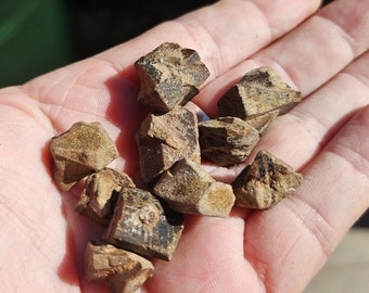 M786 lot 9 STAURODITE / STAUROLITE Cross of Brittany fairy stone anchor stone to feel one's love and protection