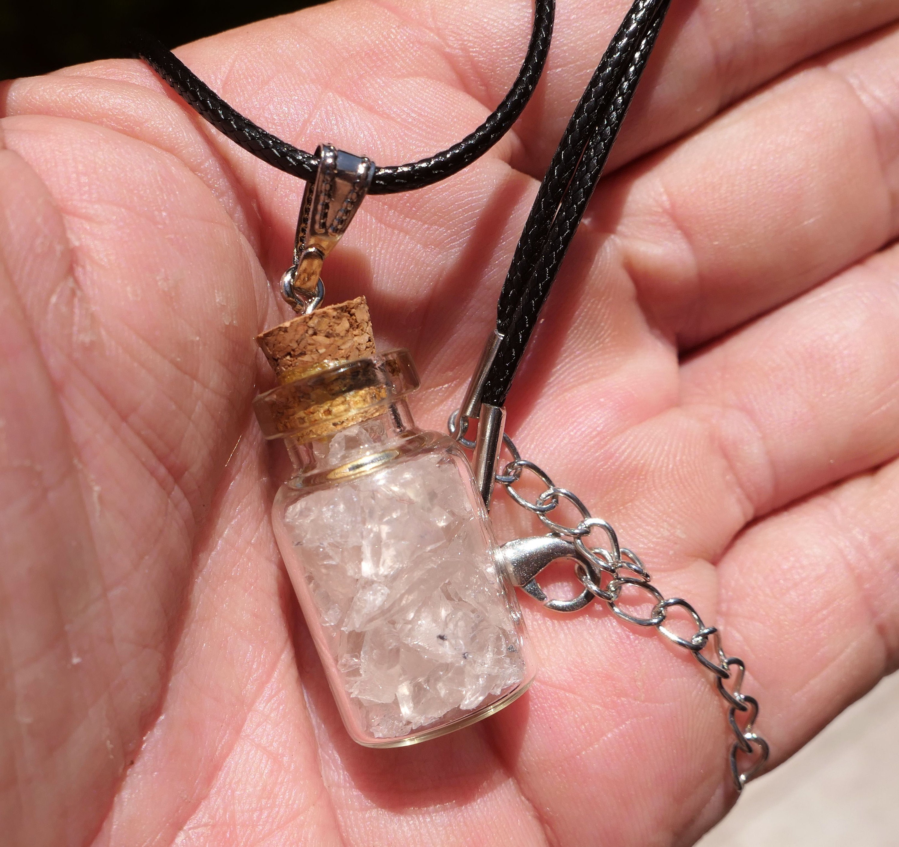 M972 Pendentif Quartz Rose Dans Fiole avec Pendentif Réglable Pierre Naturelle de Madagascar Bouteil