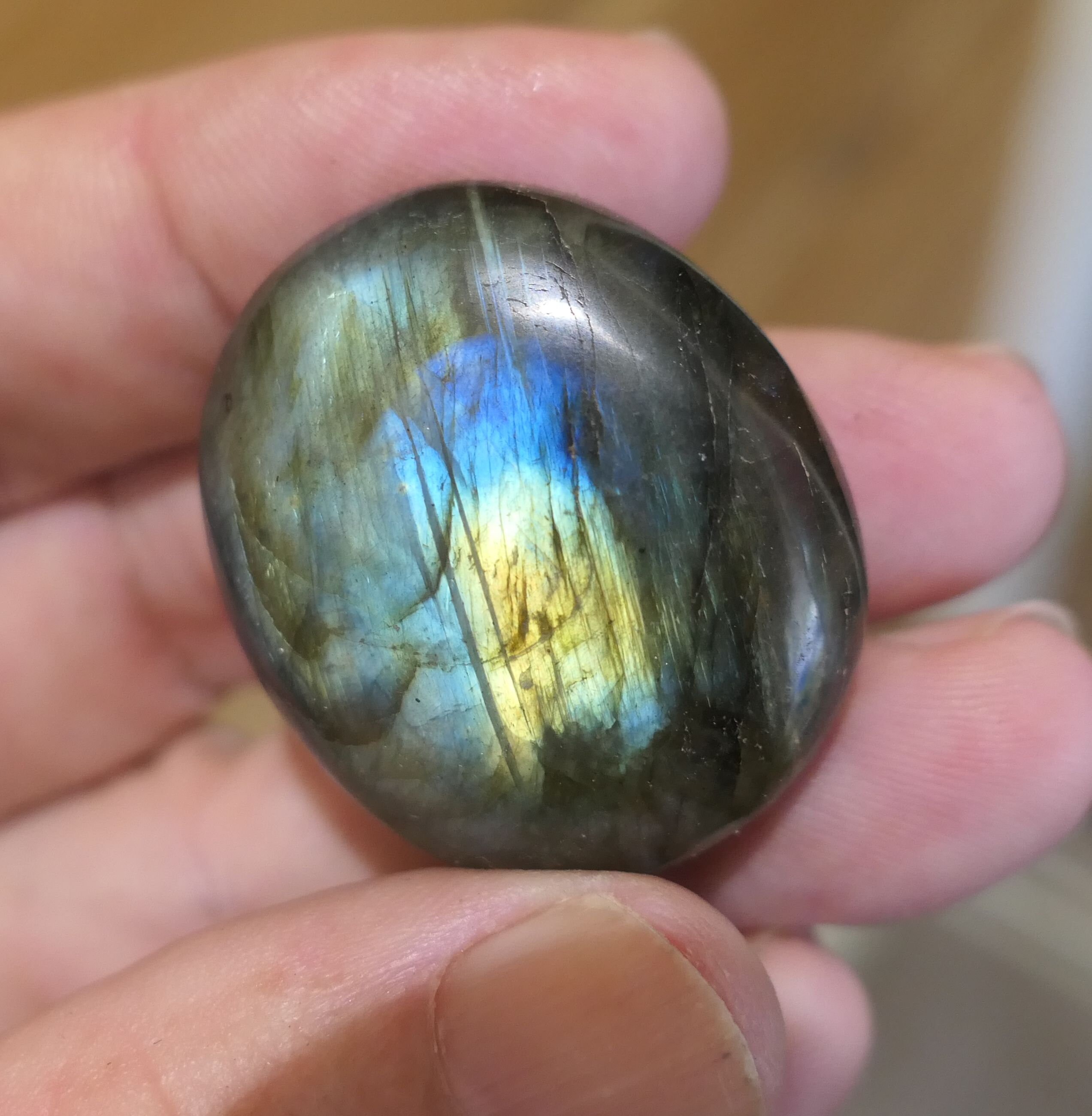 M103 Labradorite 25G 35mm Galet Pierre Naturelle Minéraux Madagascar Collection Irisée Reflet Nature