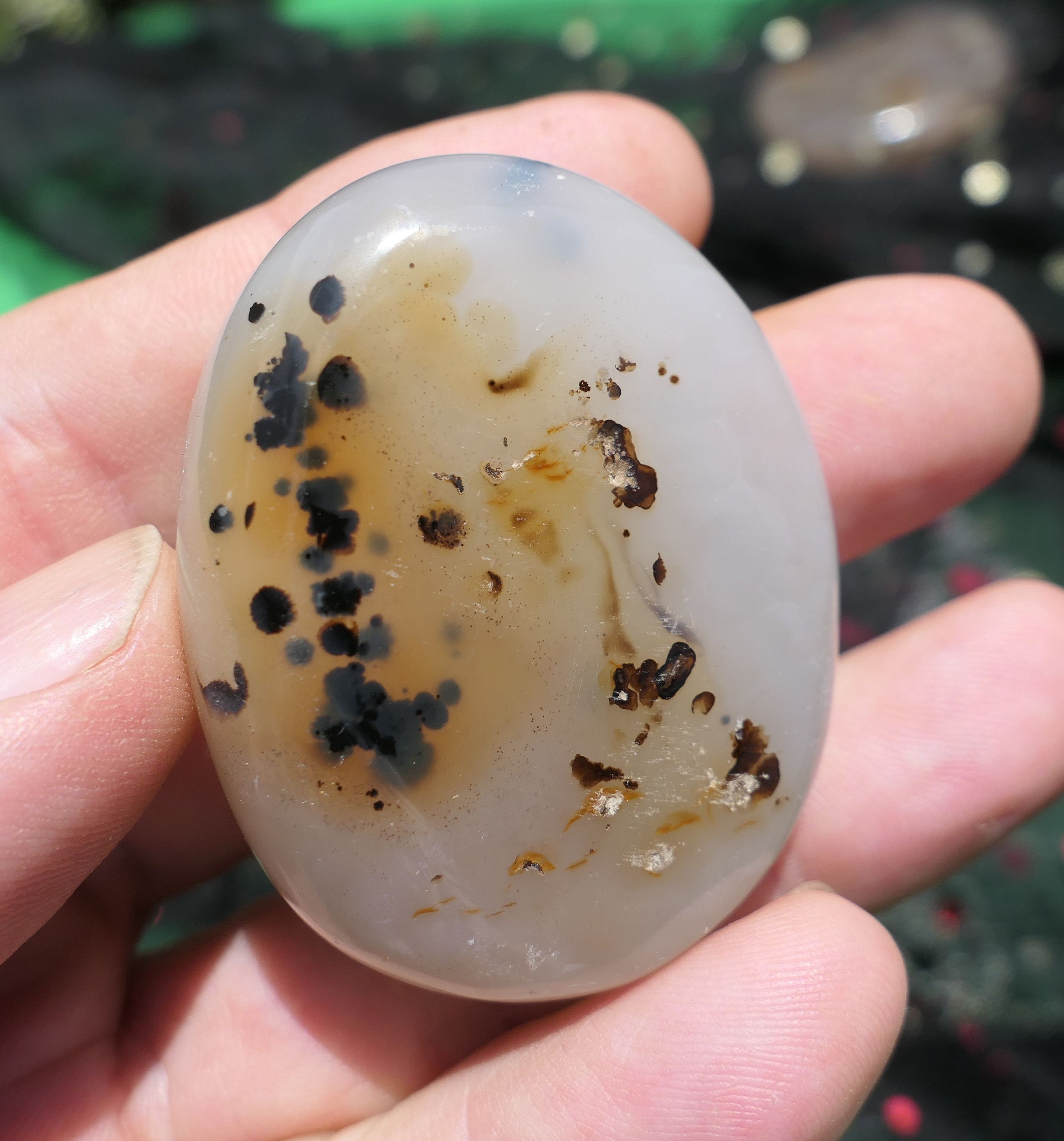 M218 57G Agate Dentritique Pierre de Lumière Naturelle 49mm Collection Madagascar Merlinite