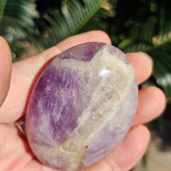 M774 AMETHYSTE CHEVRON 95g / 61mm Natural Stone Pebble Shape Madagascar Soap / lithotherapy / Sleep - Love - Migraine - Peace