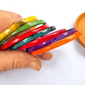 Pulsera de 7 Anillos (Semanal) en Cuerno de Cebú (Coloreado en la masa) Para Muñeca Fina 60mm joyería hecha a mano comercio justo Y999