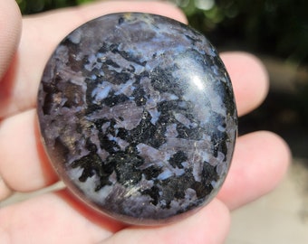 M776 XL GABBRO MERLINITE Perfect 104g 52mm Large stone pebble Madagascar Dalmatian Lithotherapy / physical, mental, emotional, spiritual