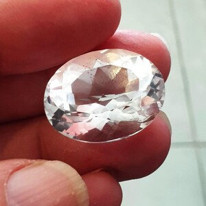 Quartz Rose Facetté Naturel - Pierre Fine De 1,72 Carats - Taille Fleur - Brésil