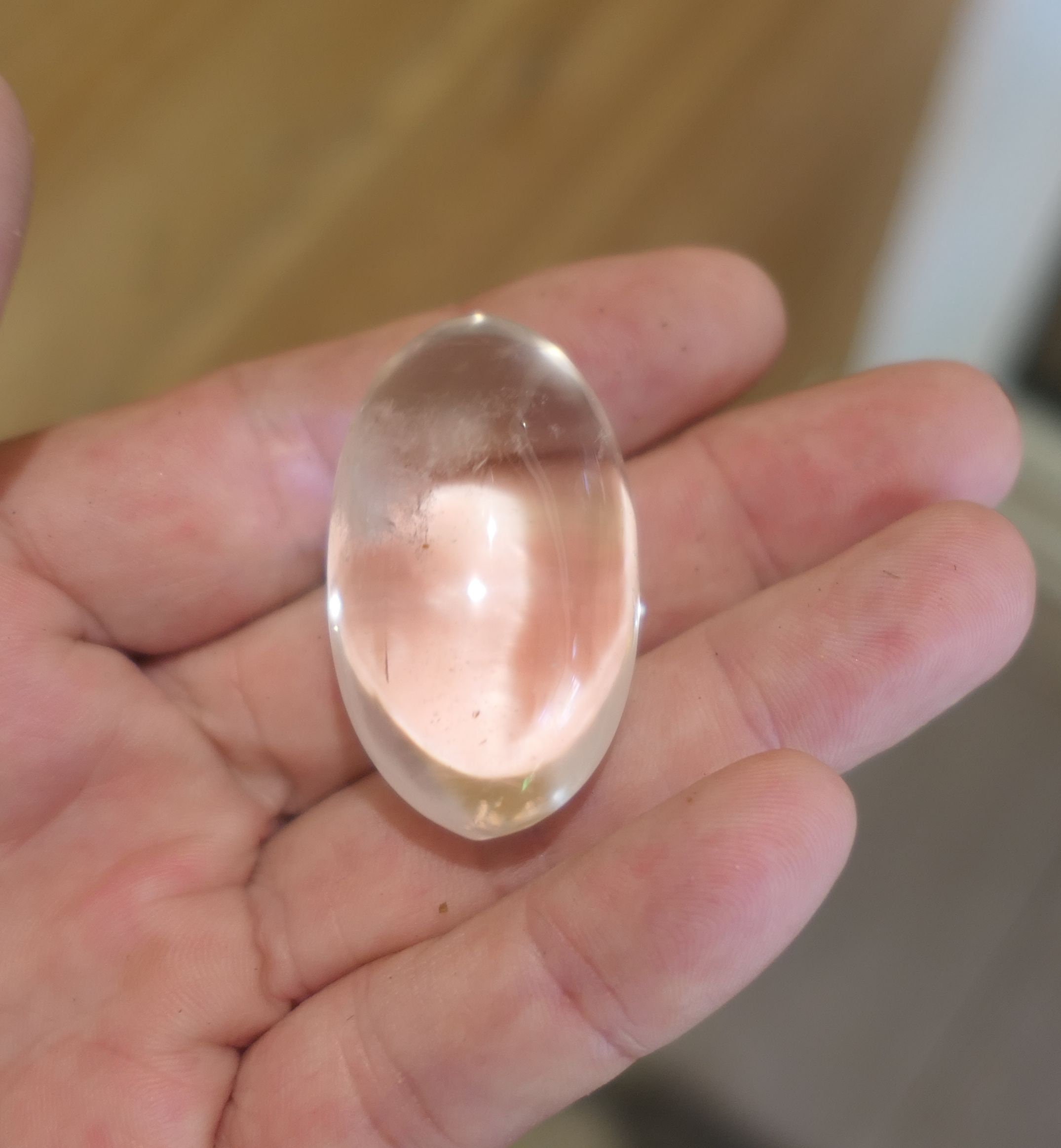 M125 39G Cristal de Roche Quartz Loupe 43mm Galet Pierre Roulée Naturelle Madagascar d'équilibre Par