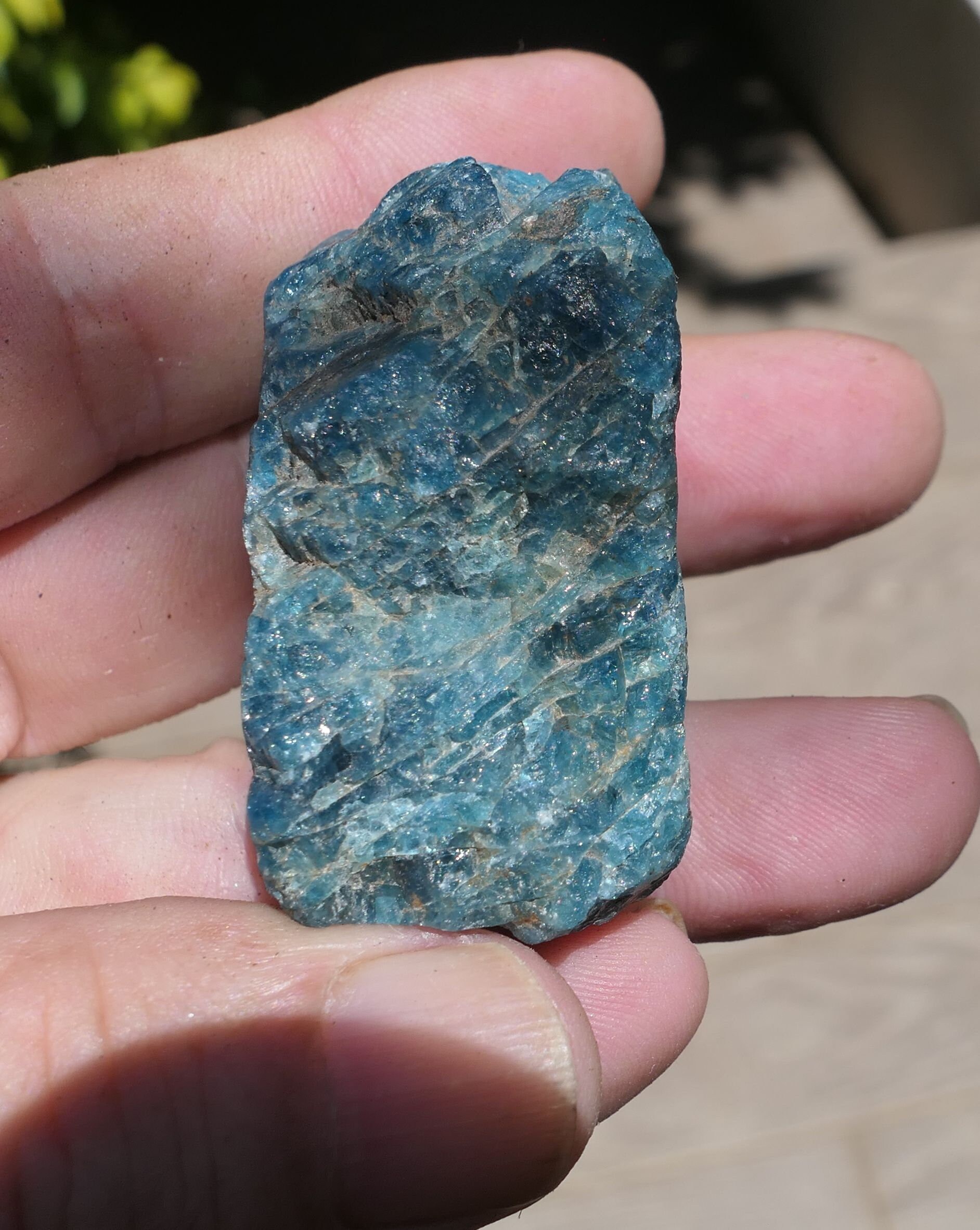 R971 Apatite Bleue 81G 53mm Pierre Brute Naturelle de Madagascar Lithothérapie Reiki Métaphysique Cr