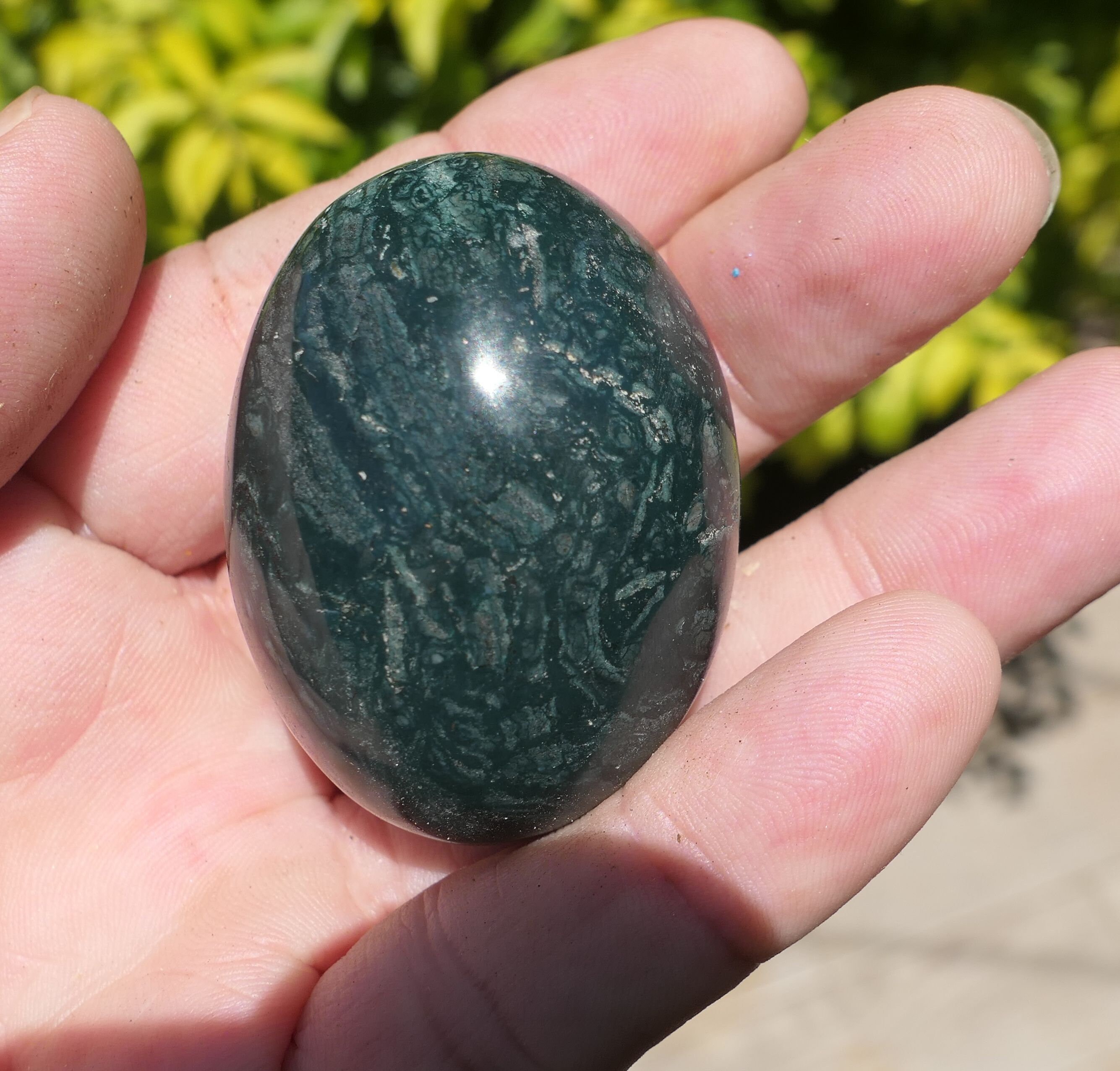 R981 78G Jaspe Vert 49mm Galet Naturelle Pierre Roulée Minéraux Lithothérapie de Madagascar