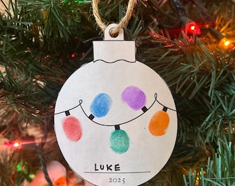 Vingerafdruk kerstornament knutselen afdrukbaar – kindervakantie kunstactiviteit, doe-het-kerstherinnering, klaslokaal of familiekerstknutselen