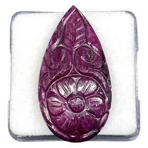 44 szt. nieogrzewanego naturalnego rubinu o wymiarach 36 x 19 mm, rzeźbiony w stylu Mogołów, luźny wisiorek w rozmiarze kamienia szlachetnego
