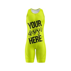Può includere: Una tuta da ciclismo senza maniche di colore giallo brillante con testo nero che recita "YOUR design HERE".