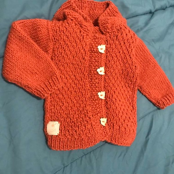 Gilet à capuche fait-main 1an et salopette. Layette ensemble