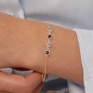 Family Birthstone Bracelet, Personalized Gift, Birthstone Bracelet for Mom, Birthstone Round Charm, Birthstone Jewelry, Family Birthstones