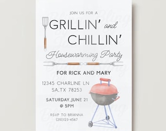 Może przedstawiać: Białe zaproszenie z napisem "GRILLIN' and CHILLIN' Housewarming Party". Zaproszenie zawiera akwarelową ilustrację grilla, szpatułki i widelców. Szczegóły obejmują datę, godzinę i informacje RSVP.