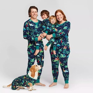 Family pajamas, matching outfits for family, father, mother, child, dog, sleepwear, green, mommy and me, baby romper
