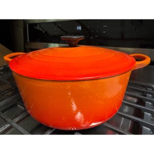 Le Creuset 5.5 Qt Volcanic Flame Orange Enameled Cast Iron Dutch Oven Black Phenolic Knob Lid