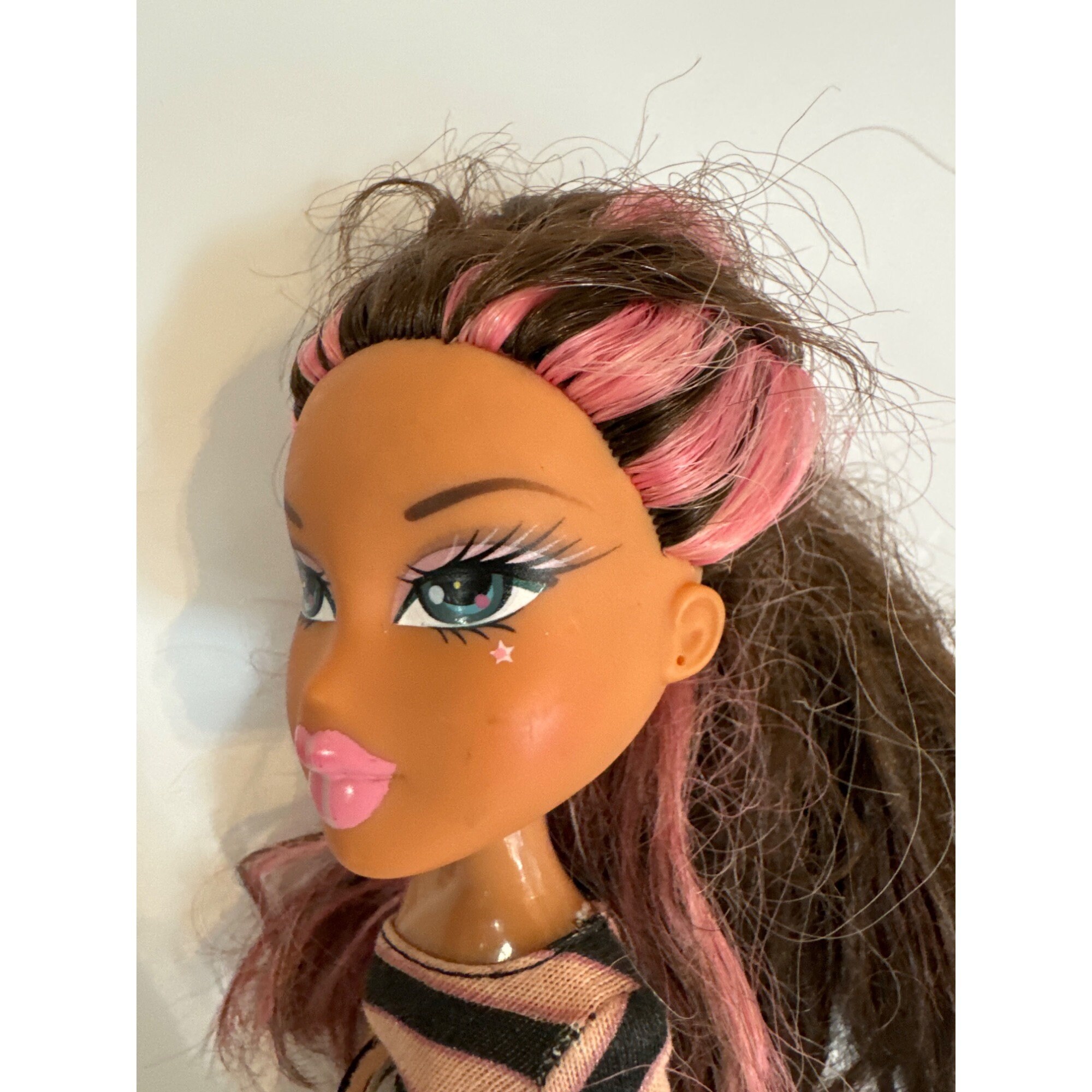 Twin Bratz 美容家電 ピンク Bratz Doll MGA Entertainment 2001 Pink & Black Hair Striped