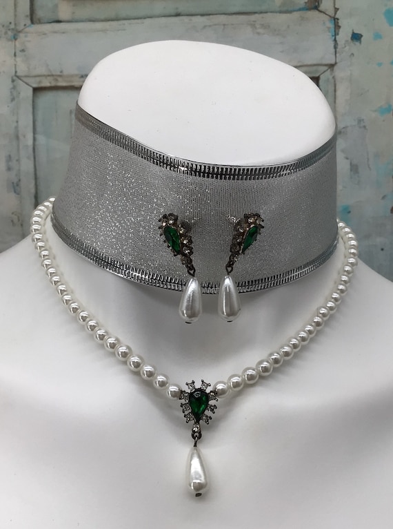 Faux Pearl necklace with faux green stones, Set