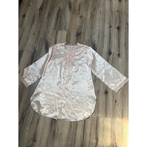 Oscar De La Renta Pink Label LG Satin Blouse Night Shirt Pajama With Ruffles Light Pink