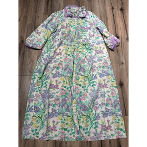 Vintage Models Kappa Blommig Nattlinne Morgonrock Storlek M Vit & Lila Button-Down