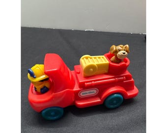 ビンテージのリトルタイクス製消防車（3人の人物と犬付き）。 - Etsy 日本