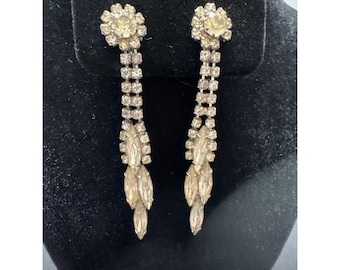 Pendientes colgantes de clip con diamantes de imitación estilo vintage de Weiss, joyería larga con gotas de cristal.