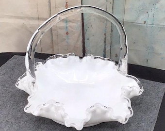 Fenton White Milk Glass Gerüschter Rand Korb Klar Crest und Glasgriff 10 Zoll