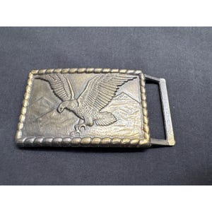 Vintage patriottische magische vogel messing gesp met adelaar vliegend zwevend ontwerp