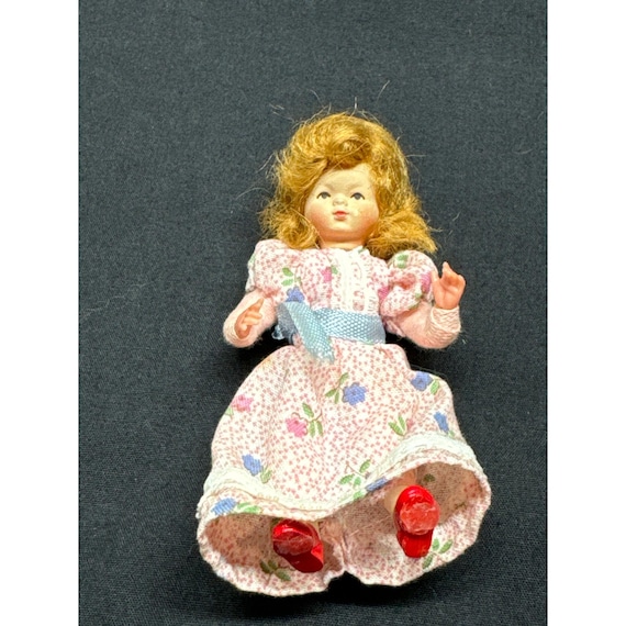 Bambola vintage da pollici con capelli rossi, occhi azzurri