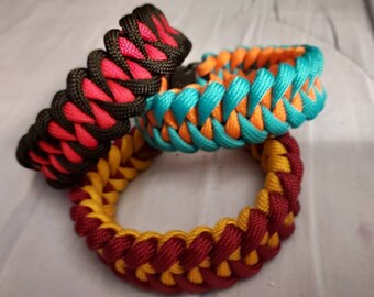 Shark jaw bone paracord survival bracelet made of 550 USA Paracord, unisex, handmade paracord bracelet, Shark jaw weave, paracord jewelry