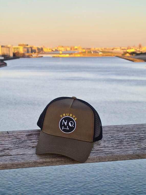 Mesh trucker outlet caps uk