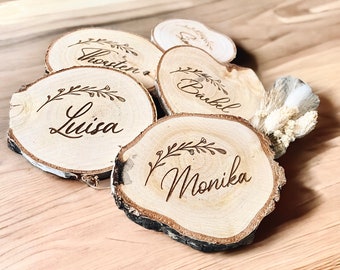 Platzkarten Namenskärtchen Namensschild auf Baumscheibe Holz Hochzeit, Feier, Geburtstag, Einschulung Tischdeko personalisierbar