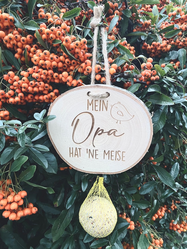 Opas Meise Weihnachtsgeschenk Ostern Opa Oma Mama Papa Geschenk Holz personalisiert Geburtstag Männer Rente Vögel Großeltern Meisenknödel Bild 2