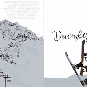 Könnte beinhalten: Ein motivierendes Zitat über persönliches Wachstum und das Vermeiden von Vergleichen, vor dem Hintergrund einer schneebedeckten Berglandschaft. Die rechte Seite zeigt das Wort "Dezember" in Kursivschrift und ein Paar Ski mit Bindungen.