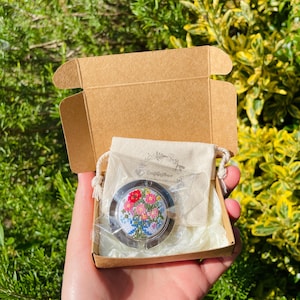 Floral Bouquet Purse Hook: Foldable Bag Hanger, Embroidered Design image 1