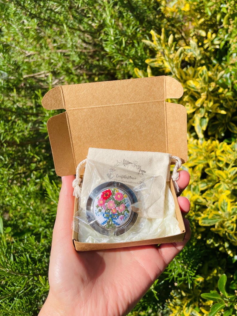 Floral Bouquet Purse Hook: Foldable Bag Hanger, Embroidered Design image 1