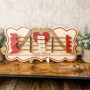 Cupid&#39;s Bow and Personalized Arrows Valentines Decor