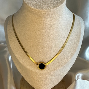 Collier à chevrons en or 18 carats - breloque en or délicat - cadeau pour elle - cadeau unique pour elle