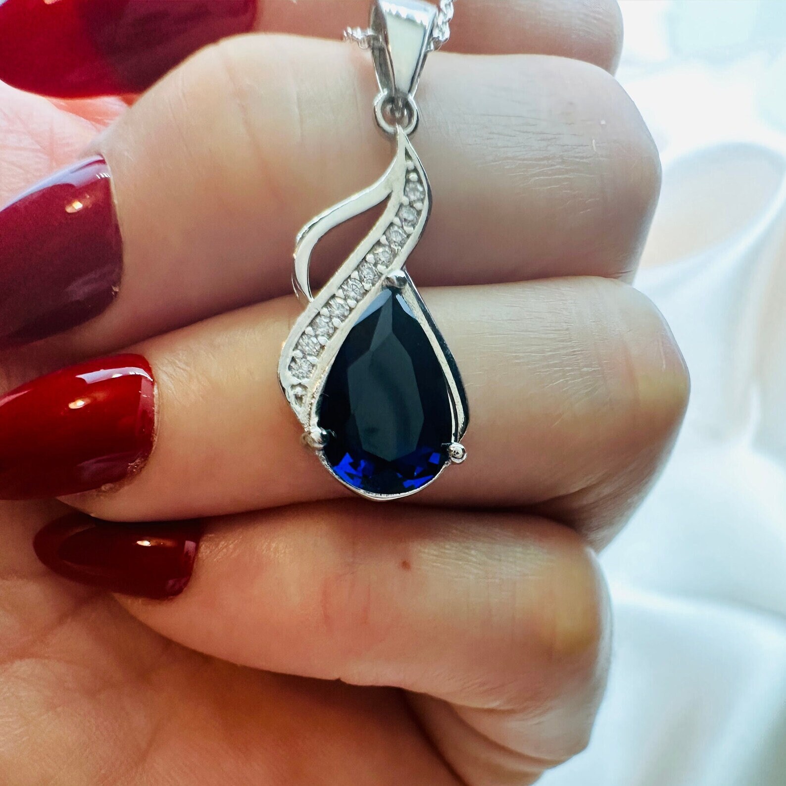 925 Sterling Silber Halskette Mit Mond & Rose Anhänger – Geburtsstein Smaragd, Verstellbar, Geschenk Für Frauen