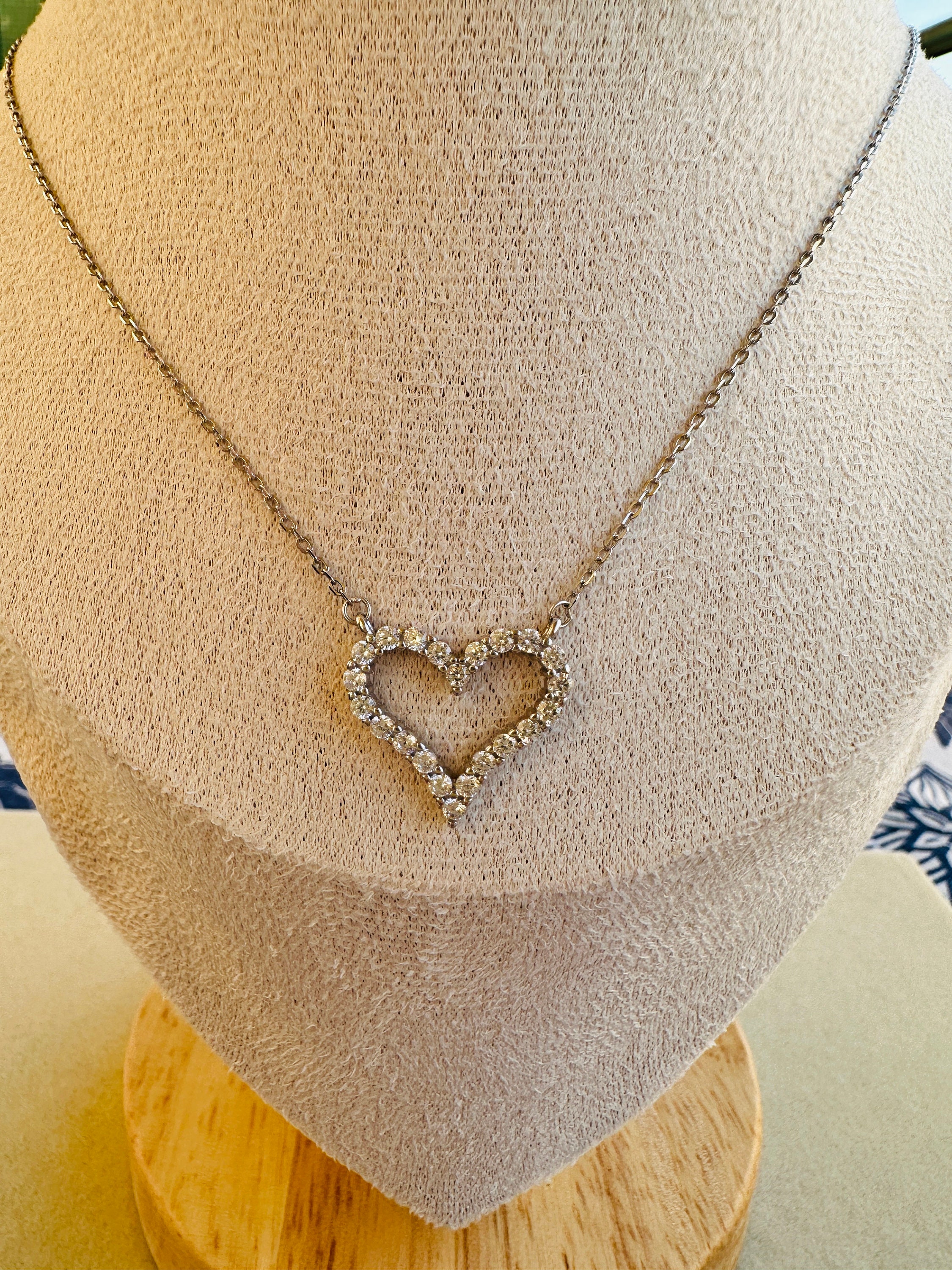 ★PEARLY MORE★ Drop Chain Heart Pendant Necklace 52346035-22A3-4BAE-9D67-
