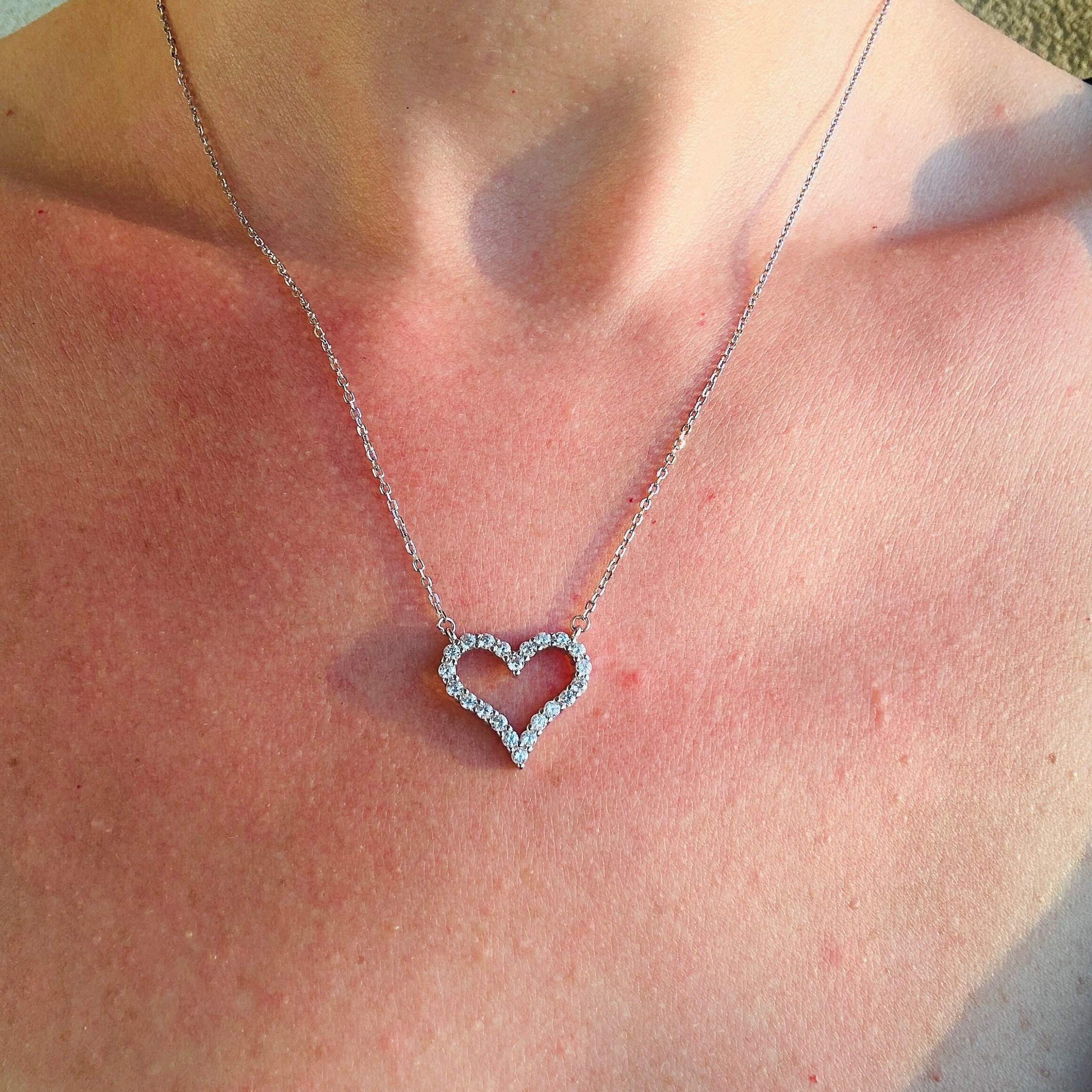 ★PEARLY MORE★ Drop Chain Heart Pendant Necklace 52346035-22A3-4BAE-9D67-