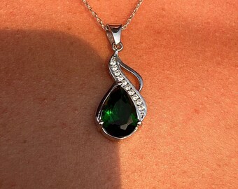 Emerald  Teardrop Necklace.May Birthstone Pendant.Dainty Gift for Her.925 Sterling Silver..Spring Sale