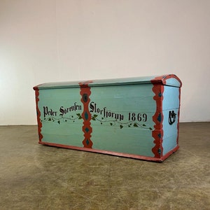 Farmhouse chest vintage box