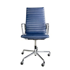 Original Charles Eames Bürostuhl Vitra EA119 Leder blau Rollen