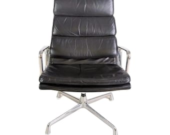 Original EA 216 armchair Herman Miller Charles Ray Eames soft pad