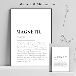 Op de afbeelding: Een set ingelijste prints met de woorden "MAGNETIC" en "ALIGNMENT" in een minimalistische stijl. De "MAGNETIC" print bevat een definitie, terwijl de "ALIGNMENT" print een korte beschrijving heeft. De set is bedoeld om te inspireren en te motiveren.