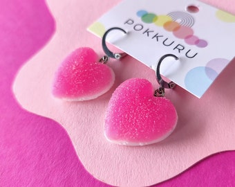 Boucles d'oreilles bonbons coeur Saint-Valentin - faux bijoux bonbons gélifiés huggie hoop en acier inoxydable - boucles d'oreilles drôles coeur rose Saint-Valentin - bijoux alimentaires