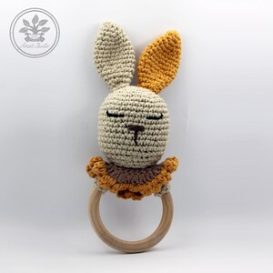 Sonajero Conejo. Mordedor Conejo. Amigurumi. Rattle Bunny Juguete bebé. Baby Shower. Regalo recién nacido.